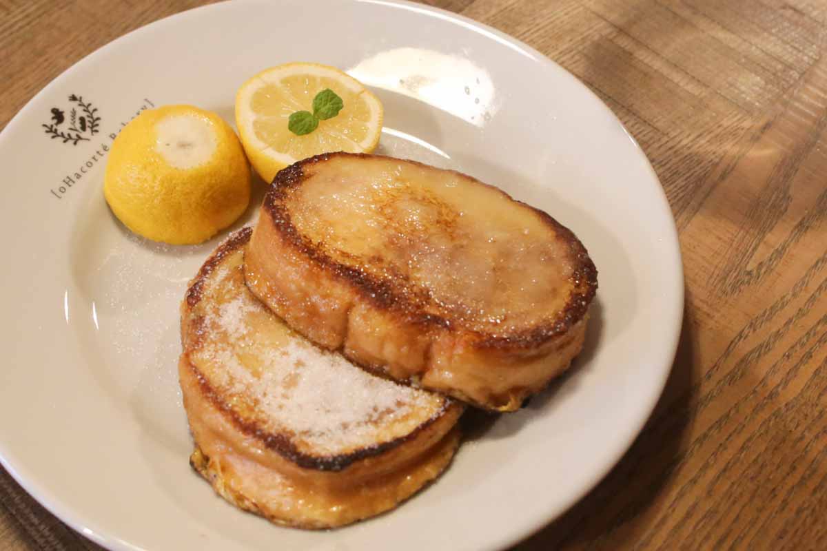帰ってきた朝の憩いの場。レモンシュガーでいただく新感覚のフレンチトーストに心ときめく「オハコルテベーカリー」（那覇市）