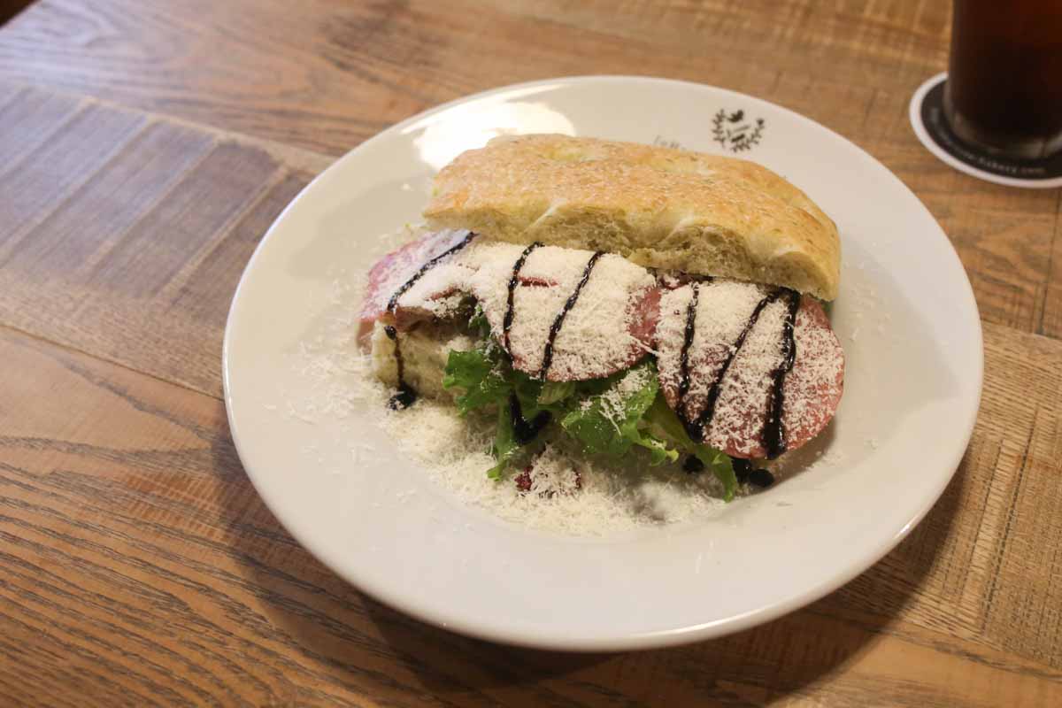 帰ってきた朝の憩いの場。レモンシュガーでいただく新感覚のフレンチトーストに心ときめく「オハコルテベーカリー」（那覇市）