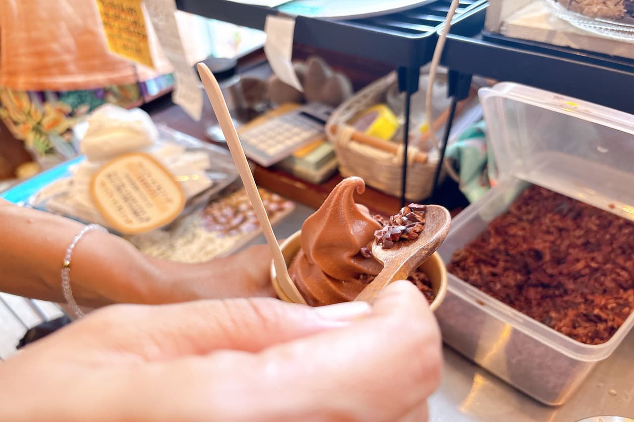完全無農薬ソロモン諸島産カカオ豆を使ったスイーツやドリンクが楽しめる「peace cacao okinawa（ピースカカオ沖縄）」（糸満市）