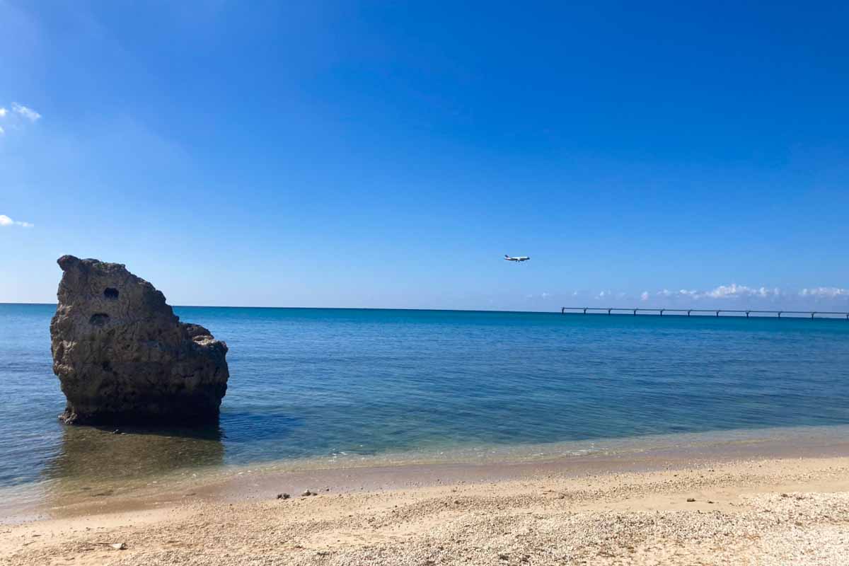 飛行機の迫力を体感！瀬長島サンセットパーク内の2つの海岸線と施設の魅力をお届け（瀬長島）