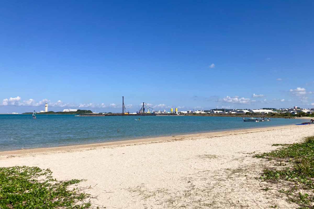 飛行機の迫力を体感！瀬長島サンセットパーク内の2つの海岸線と施設の魅力をお届け（瀬長島）