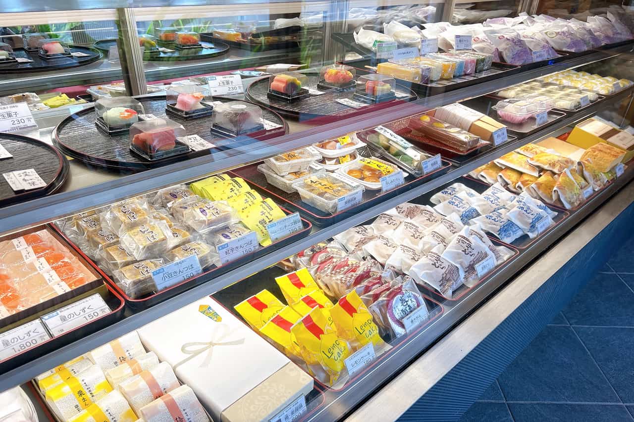 首里で愛されて95年。老舗「首里 知念製菓 和菓子 四季彩 石嶺店」で味わう琉球と日本の味（那覇市）