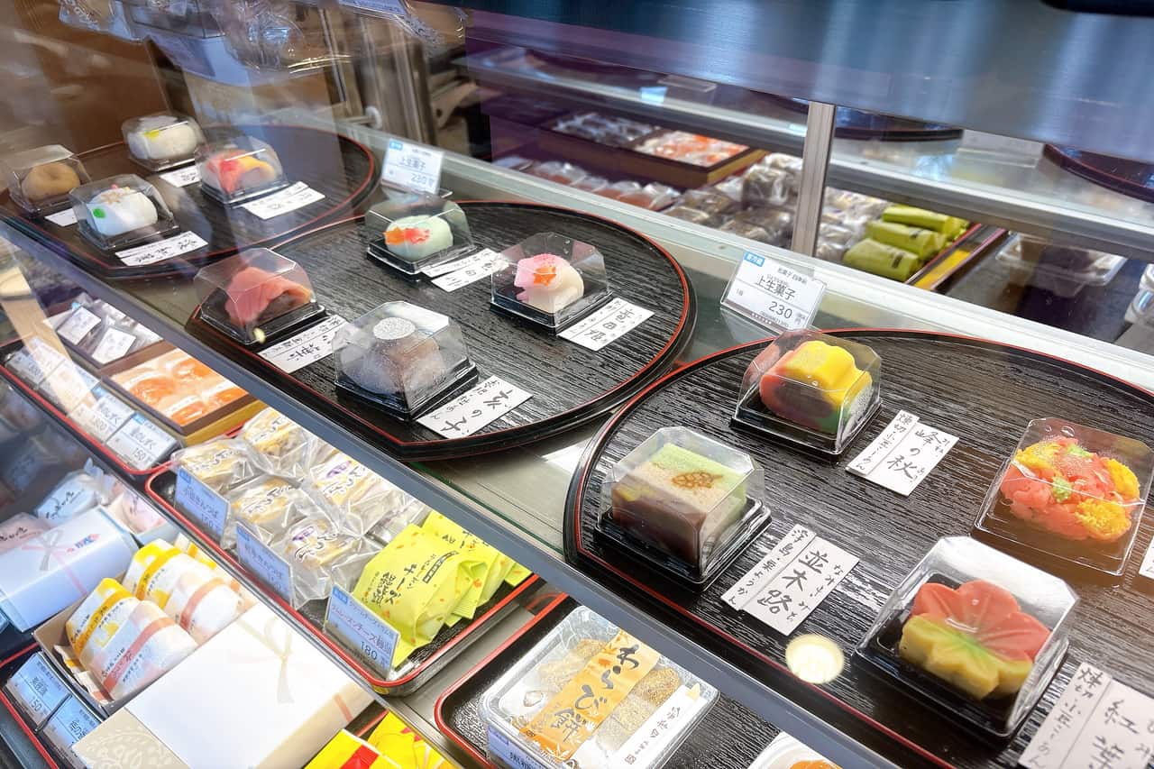 首里で愛されて95年。老舗「首里 知念製菓 和菓子 四季彩 石嶺店」で味わう琉球と日本の味（那覇市）