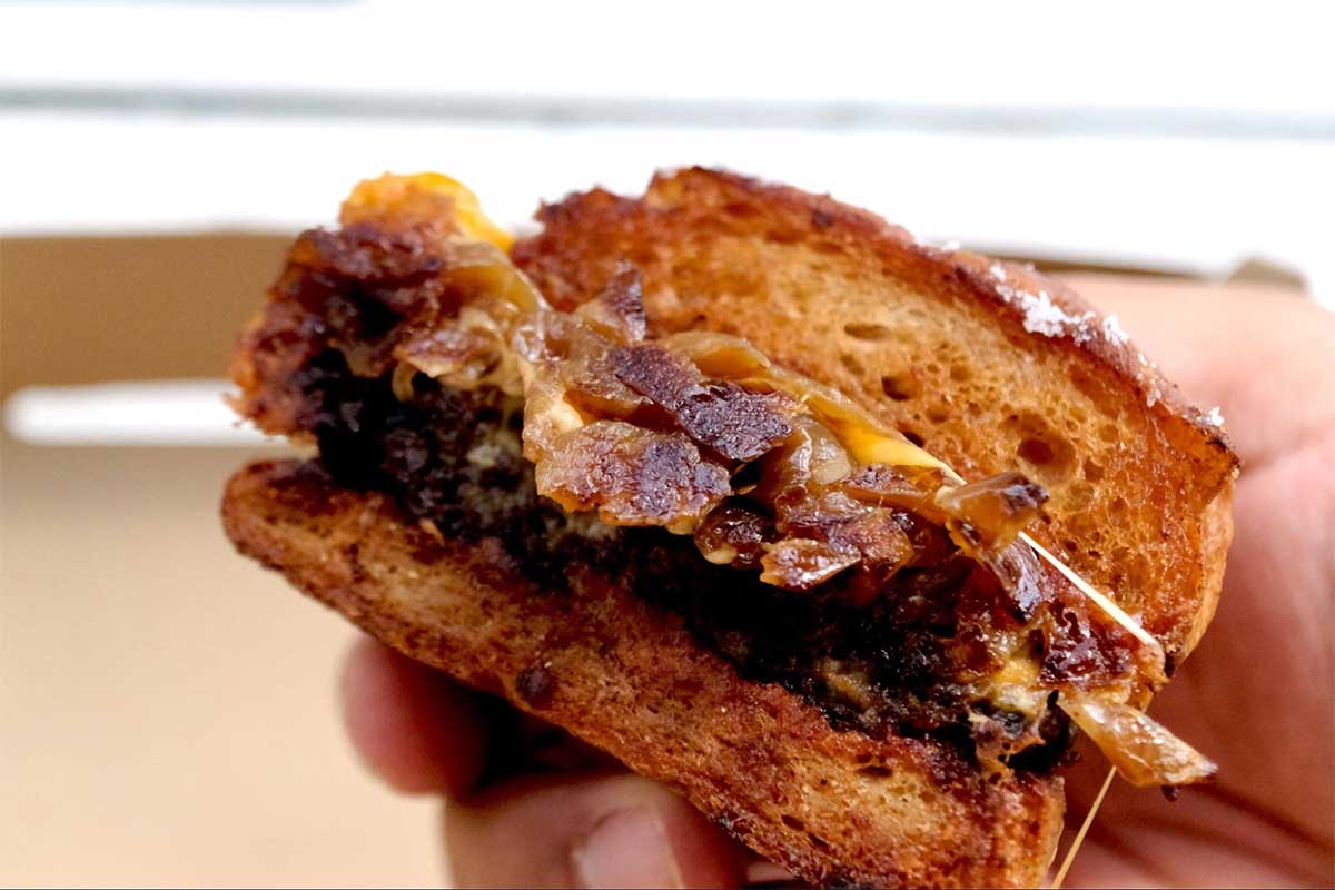 日本一の「和バーガー」が沖縄初上陸！『BRISK STAND』が名護にグランドオープン　“2度焼き”する香ばしいバーガーにかぶりつけ！