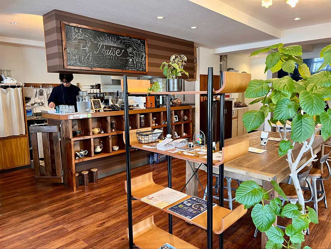 子連れ必見！キッズルーム完備の自家焙煎カフェ「PRAISE COFFEE STORE（プレイズコーヒーストア）」で安らぎの時間（南城市）