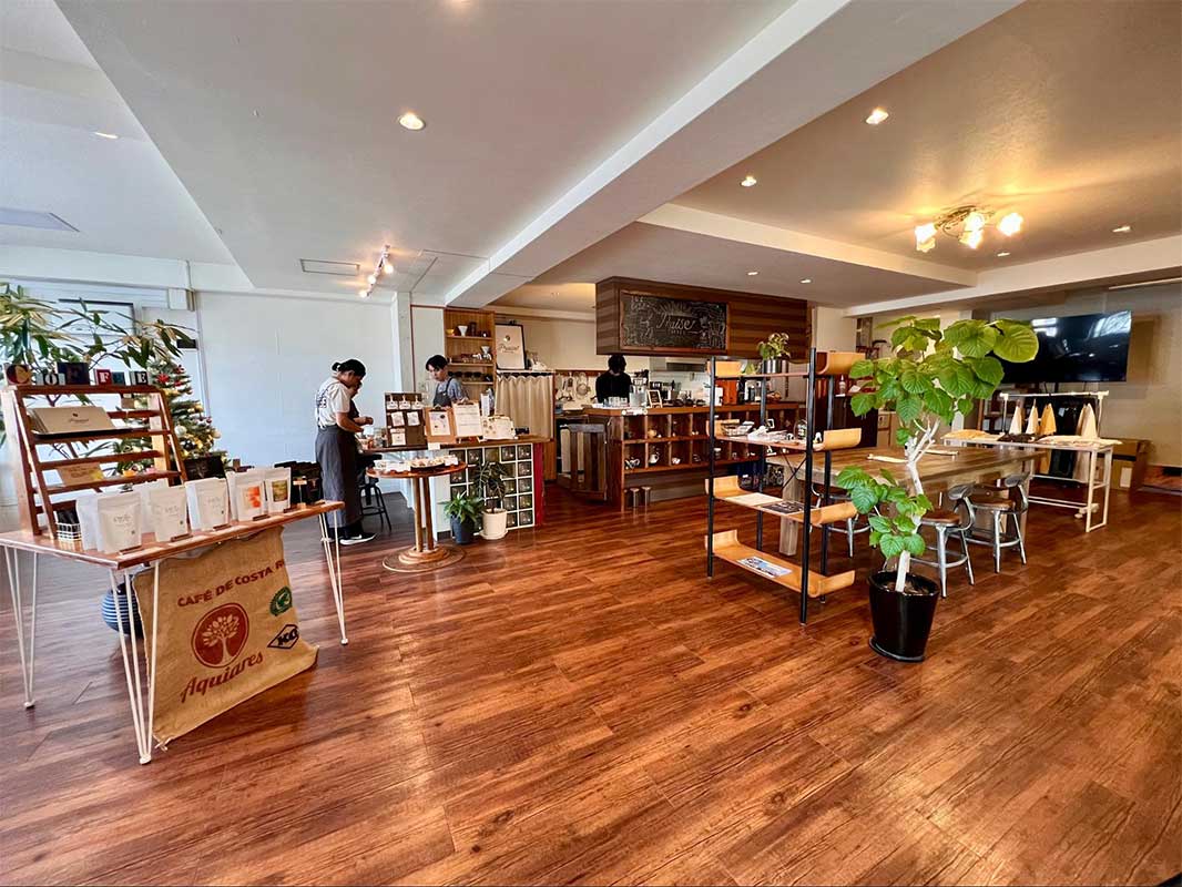 子連れ必見！キッズルーム完備の自家焙煎カフェ「PRAISE COFFEE STORE（プレイズコーヒーストア）」で安らぎの時間（南城市）