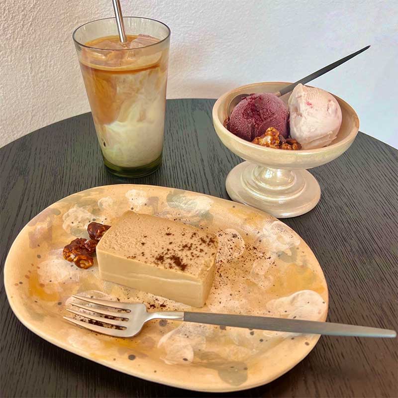 美容師オーナーが手がけた美的空間！コーヒー・ワイン・アートが交差する洗練カフェ「SANSE（サンス） 」（浦添市）