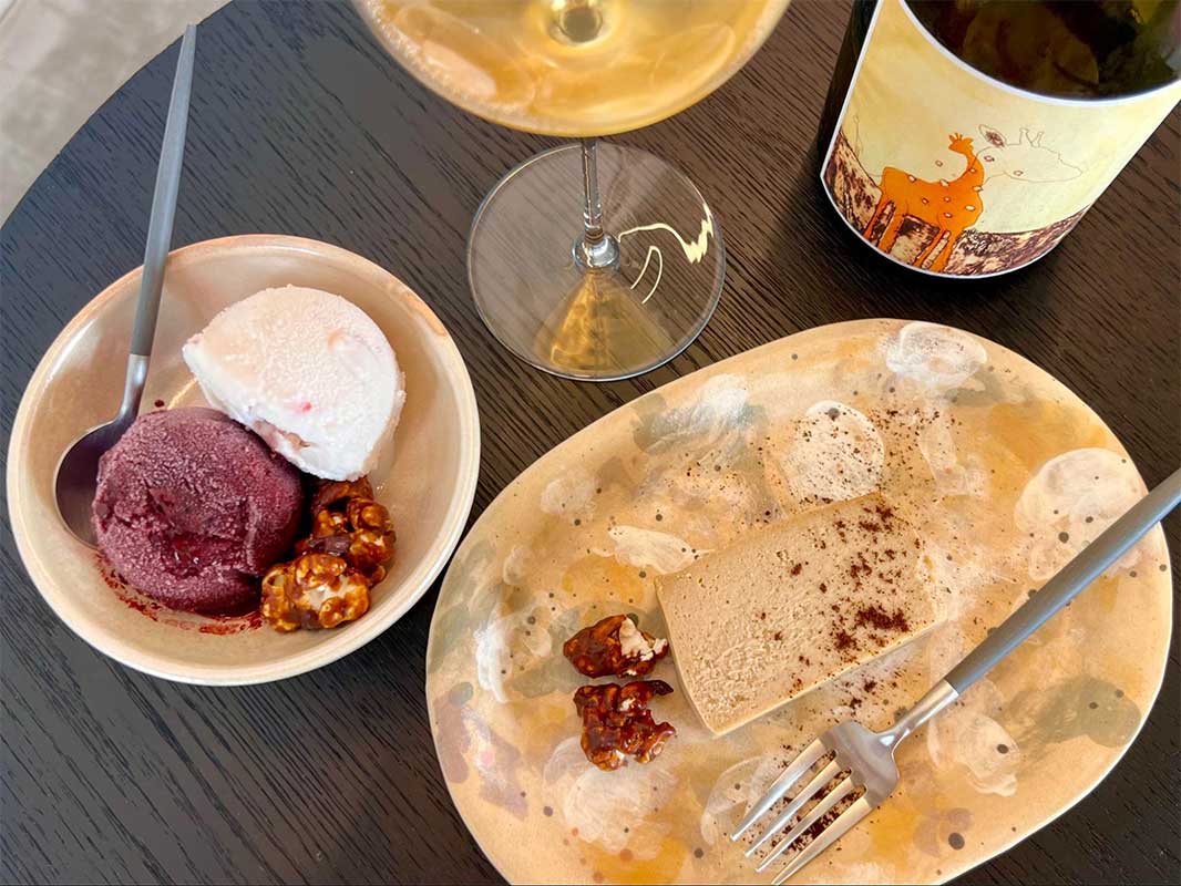 美容師オーナーが手がけた美的空間！コーヒー・ワイン・アートが交差する洗練カフェ「SANSE（サンス） 」（浦添市）