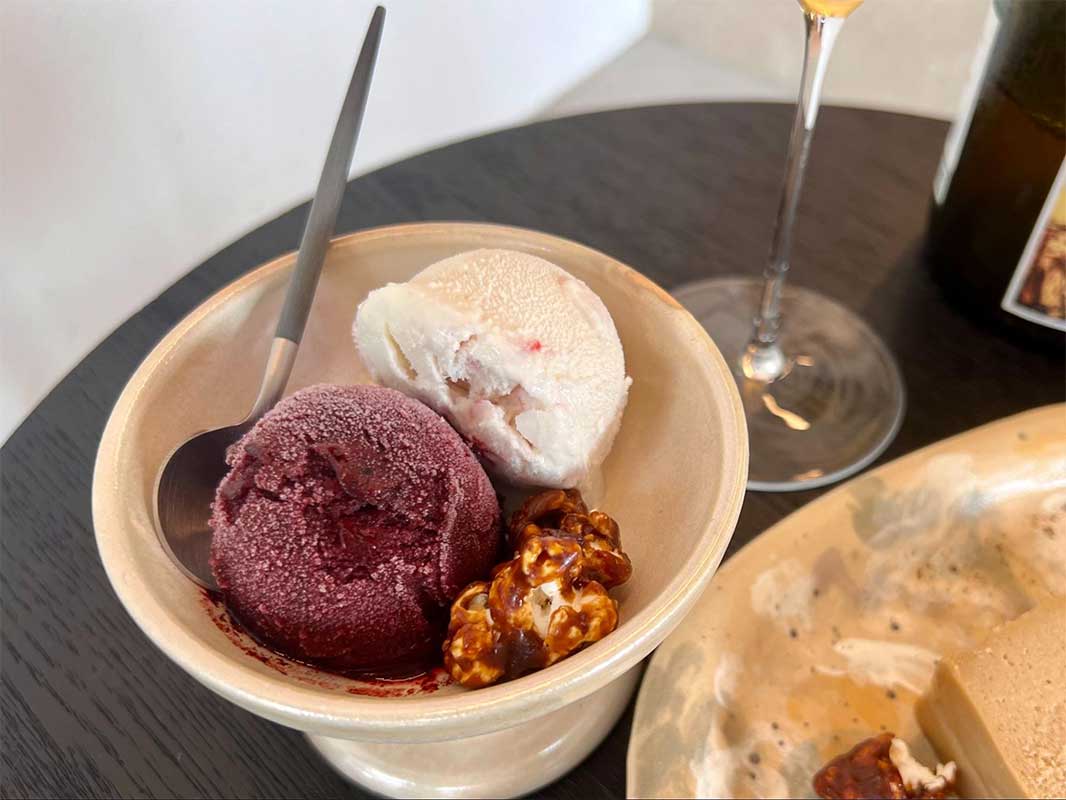 美容師オーナーが手がけた美的空間！コーヒー・ワイン・アートが交差する洗練カフェ「SANSE（サンス） 」（浦添市）