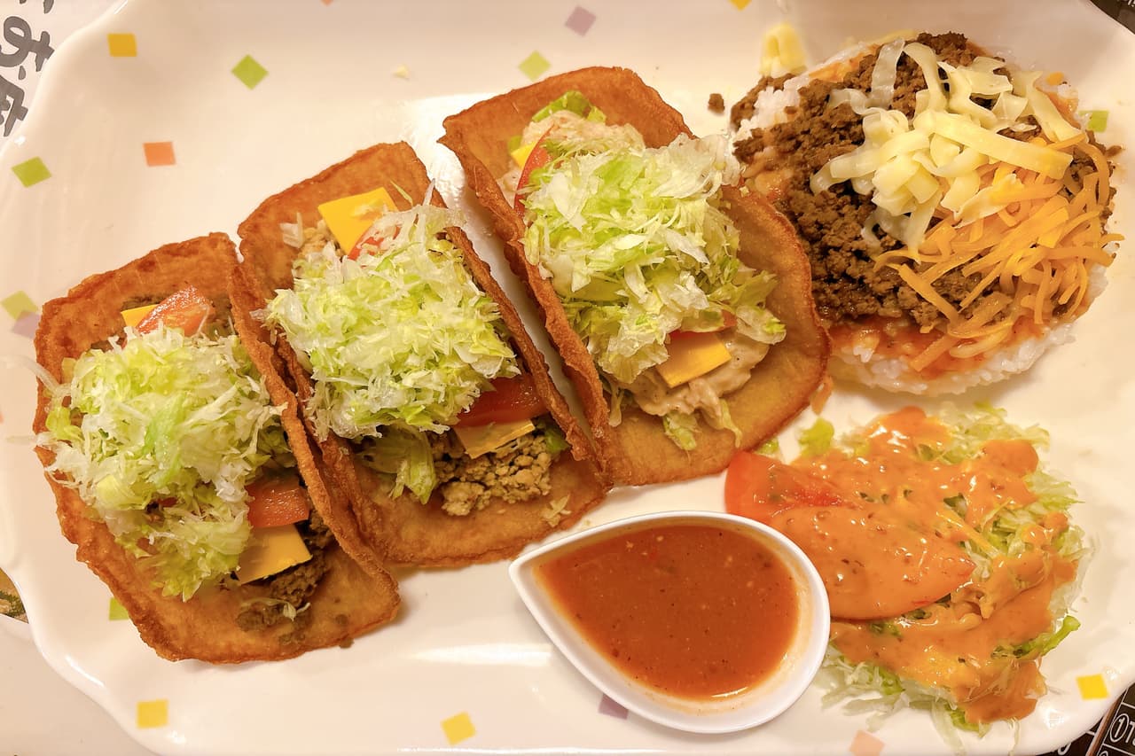 王道まさにここにあり！元祖沖縄タコス「チャーリー多幸寿（タコス）」（沖縄市）