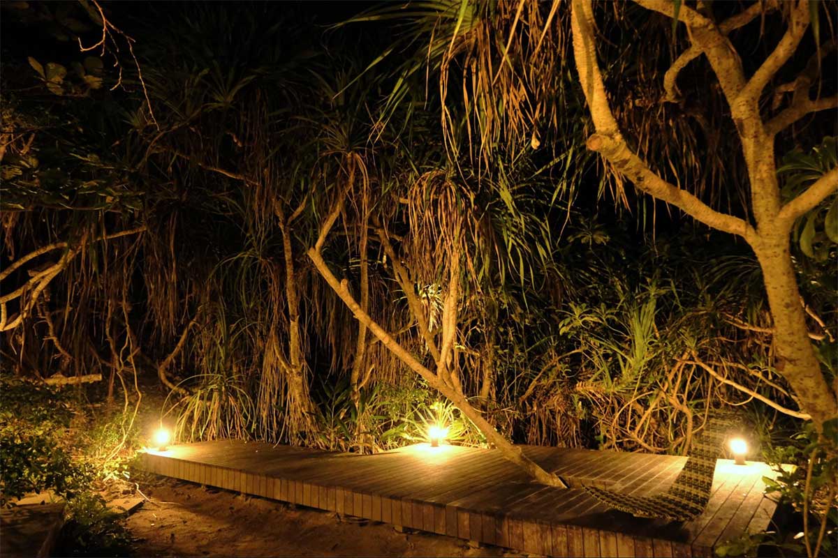 幻想的な夜の海辺へ。星野リゾート「バンタカフェ」で開催される「イルミーバンタ 海辺の夜あかり」で沖縄の特別な冬体験