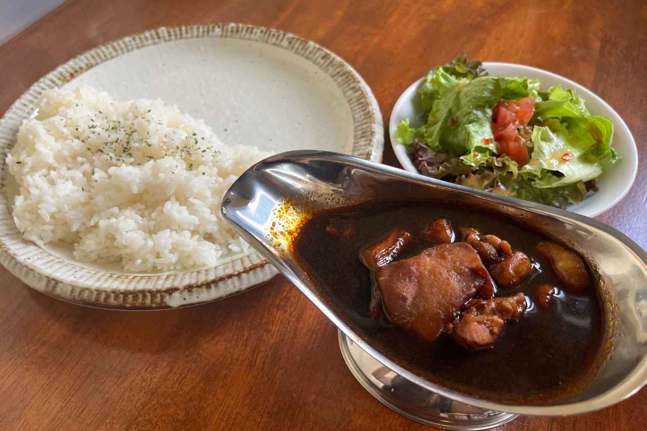 ホリエモン監修の絶品カレー店！「カレーだしっ！feat.つきしろそば」で味わう新感覚の“進化系カレー”（浦添市）