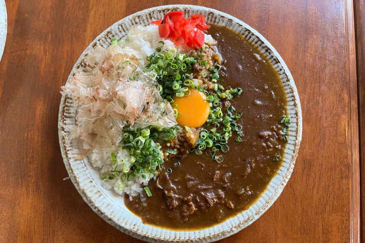 ホリエモン監修の絶品カレー店！「カレーだしっ！feat.つきしろそば」で味わう新感覚の“進化系カレー”（浦添市）