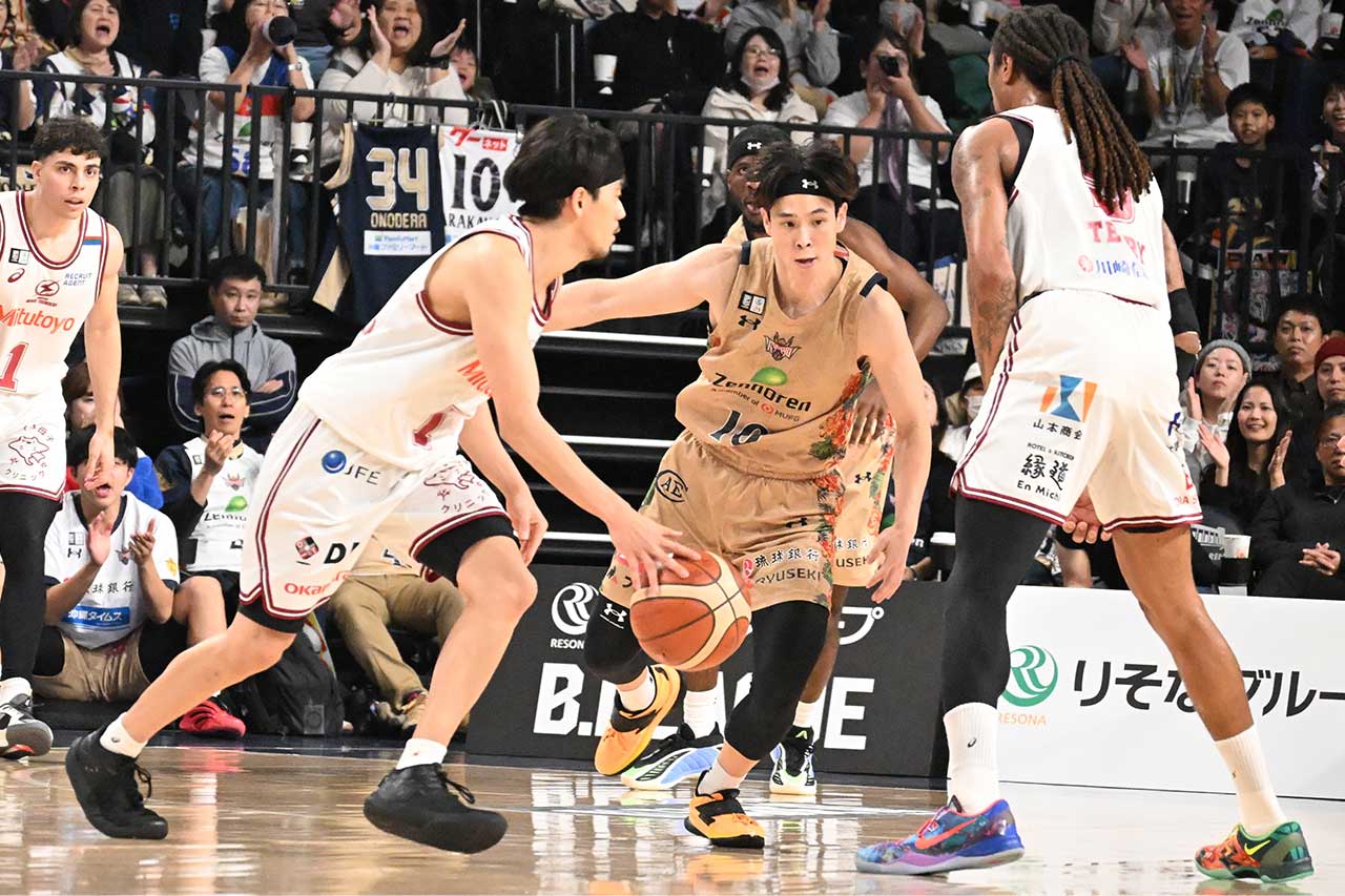 琉球ゴールデンキングスのDFに綻び———「正しい方向の努力を…」荒川颯が抱く課題感と決意に見る改善ポイントは