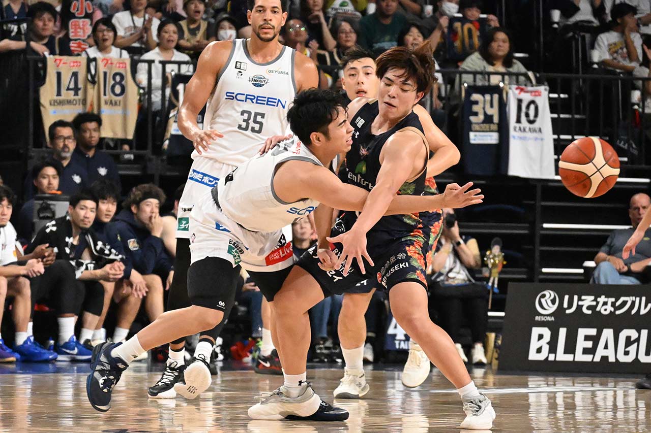 「満足いくゲームは1試合もない」「必ず殻を破れる」キングス躍進の鍵を握る崎濱秀斗…“苦悩と成長”を糧に覚醒できるか