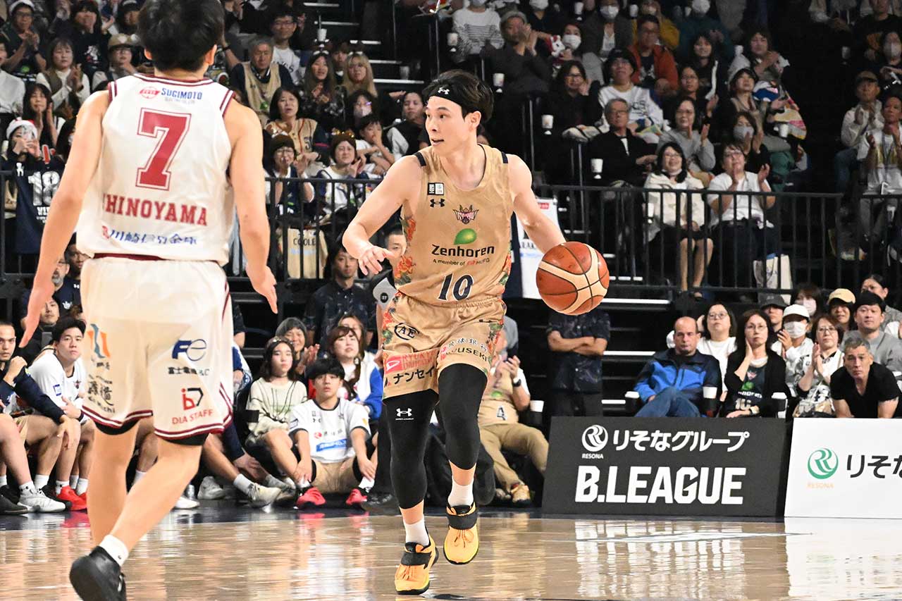 琉球ゴールデンキングスのDFに綻び———「正しい方向の努力を…」荒川颯が抱く課題感と決意に見る改善ポイントは