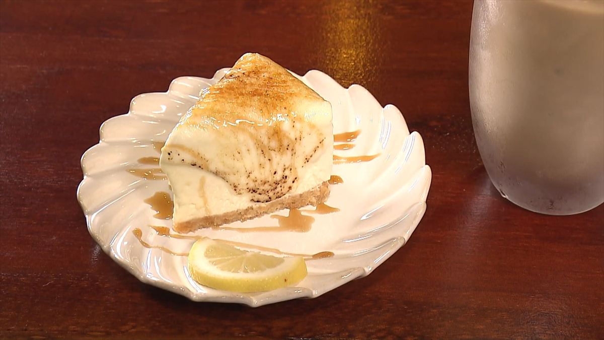 【ご褒美グルメ】目の前で炙る“極上体験”！とろけるブリュレチーズケーキ「カフェバー Mango Tango」（那覇市）