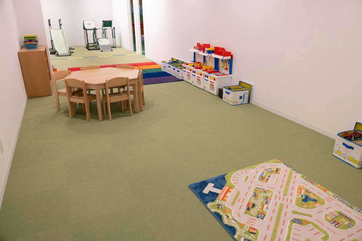 沖縄でデジタル金魚すくい！？リアルの砂場を掘ってお魚ゲット！「ザ☆ちゅら海すくい」新登場のリトルユニバースOKINAWAでお祭りを楽しもう