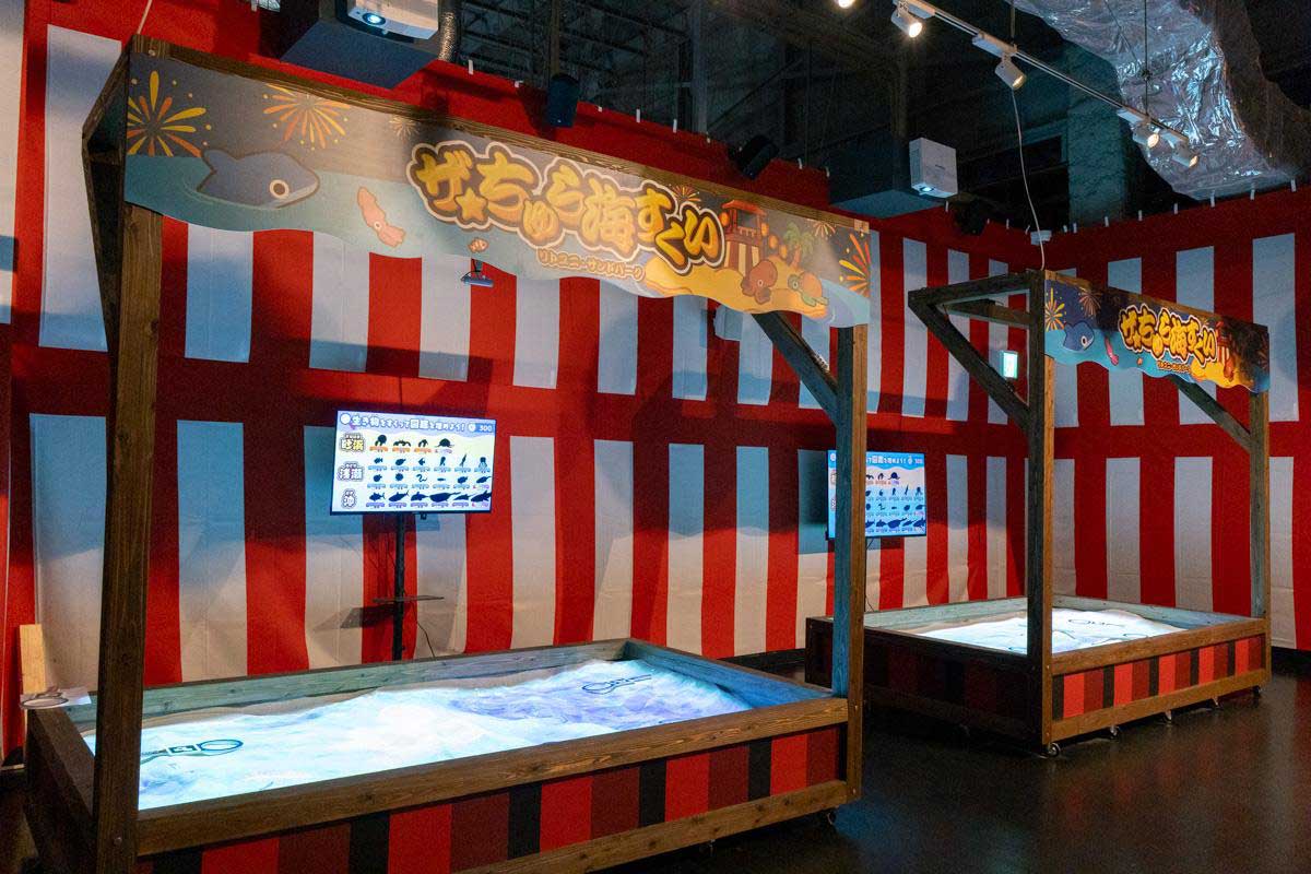 沖縄でデジタル金魚すくい！？リアルの砂場を掘ってお魚ゲット！「ザ☆ちゅら海すくい」新登場のリトルユニバースOKINAWAでお祭りを楽しもう