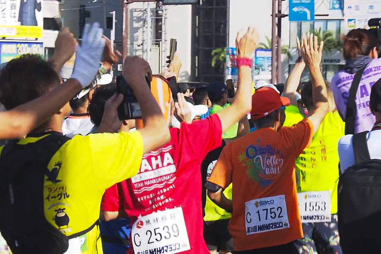 ゲストスターターは仲間由紀恵さん！沖縄の南部路が熱気に包まれる1日…12月7日開催の「第39回NAHAマラソン」見どころを紹介