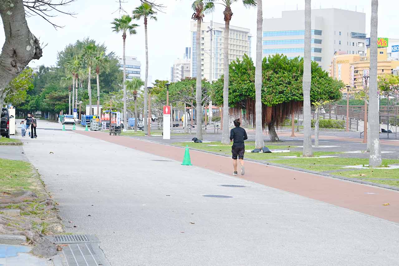 ゲストスターターは仲間由紀恵さん！沖縄の南部路が熱気に包まれる1日…12月7日開催の「第39回NAHAマラソン」見どころを紹介