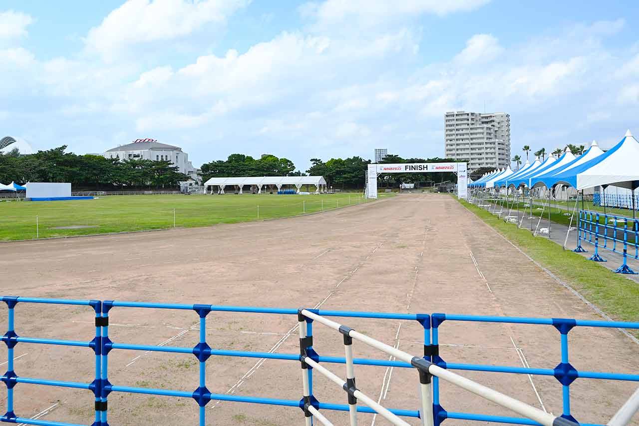 ゲストスターターは仲間由紀恵さん！沖縄の南部路が熱気に包まれる1日…12月7日開催の「第39回NAHAマラソン」見どころを紹介