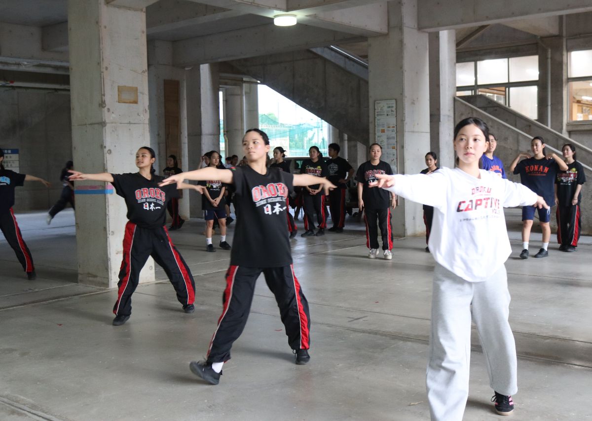 カギダンススタジアム2025で優勝した沖縄の小禄高校ダンス部を取材！「自分たちで考え、決める！」その強さに迫る