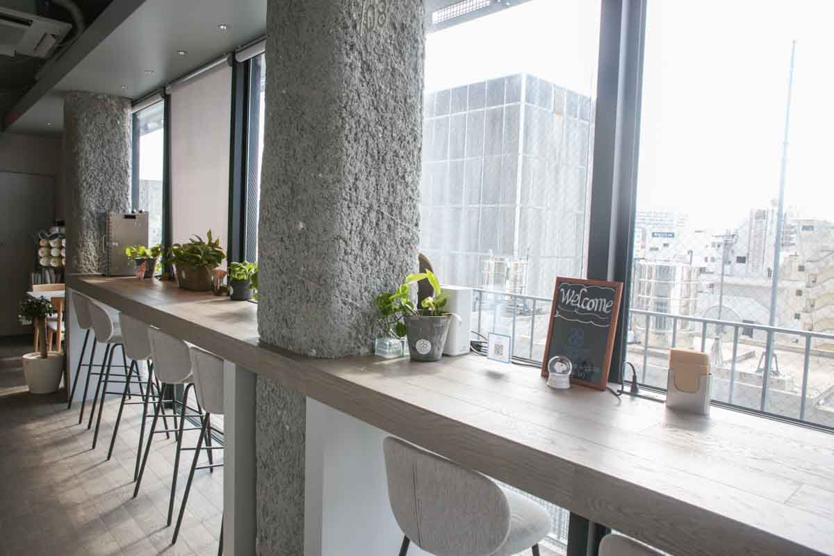 複雑な層構造が魅力のフルーツパフェは一食の価値あり！贅沢なおいしさを堪能できる「VENTOTTO FRUTTA（ヴェントットフルッタ）」（那覇市）