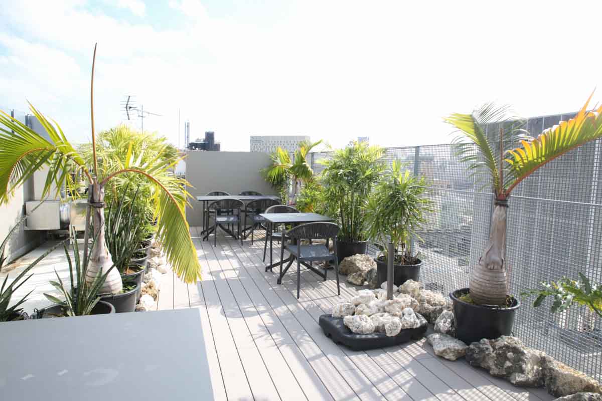 複雑な層構造が魅力のフルーツパフェは一食の価値あり！贅沢なおいしさを堪能できる「VENTOTTO FRUTTA（ヴェントットフルッタ）」（那覇市）