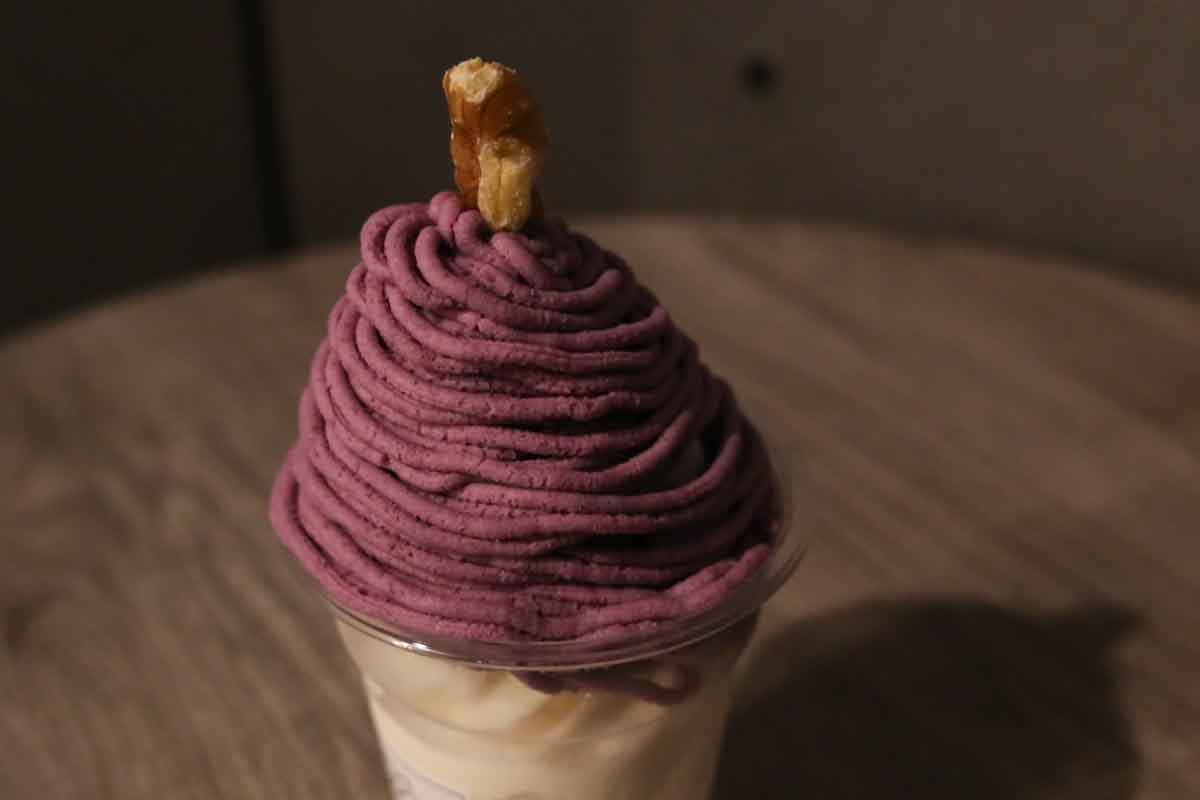 那覇の夜を彩る絶品パフェ！味わい深い紅いもモンブランと濃厚な自家製生チョコがおいしすぎる「夜風にアイス」（那覇市）