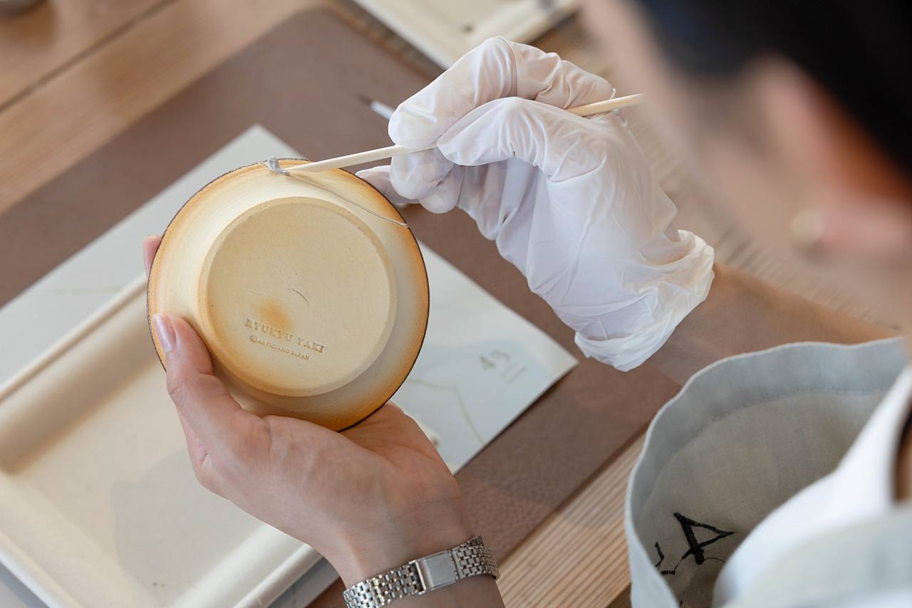 沖縄で見つけた新しい自分 ─ 岐阜から”沖縄移住”をした「Laboratorio 43 pottery」川口さくらさんの”金継ぎ”ストーリー