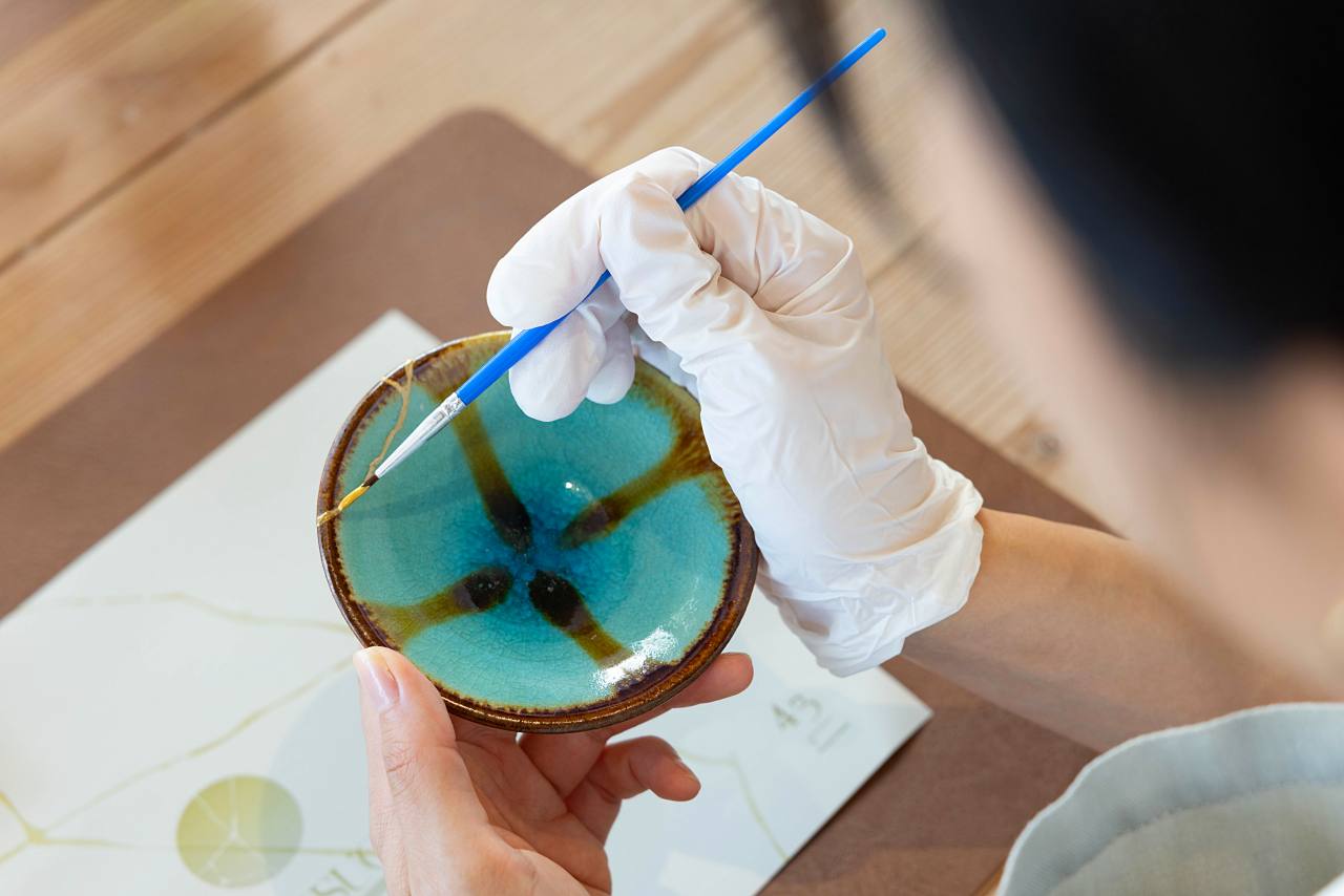 沖縄で見つけた新しい自分 ─ 岐阜から”沖縄移住”をした「Laboratorio 43 pottery」川口さくらさんの”金継ぎ”ストーリー