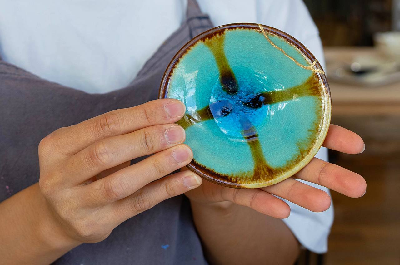沖縄で見つけた新しい自分 ─ 岐阜から”沖縄移住”をした「Laboratorio 43 pottery」川口さくらさんの”金継ぎ”ストーリー
