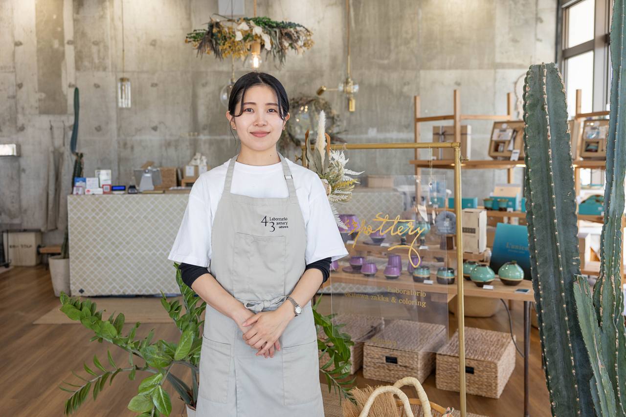 沖縄で見つけた新しい自分 ─ 岐阜から”沖縄移住”をした「Laboratorio 43 pottery」川口さくらさんの”金継ぎ”ストーリー