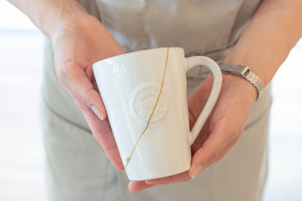 沖縄で見つけた新しい自分 ─ 岐阜から”沖縄移住”をした「Laboratorio 43 pottery」川口さくらさんの”金継ぎ”ストーリー