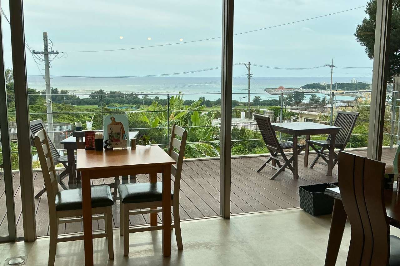 沖縄県民が愛する伝統菓子ポーポー！出来立てのおいしさと店主の温かい笑顔に包まれる「小さなキッチンRepos（ルポ）」（南城市）