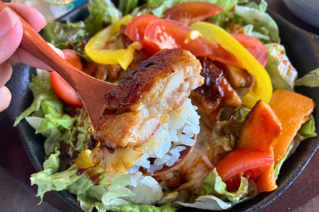 沖縄県民が愛する伝統菓子ポーポー！出来立てのおいしさと店主の温かい笑顔に包まれる「小さなキッチンRepos（ルポ）」（南城市）