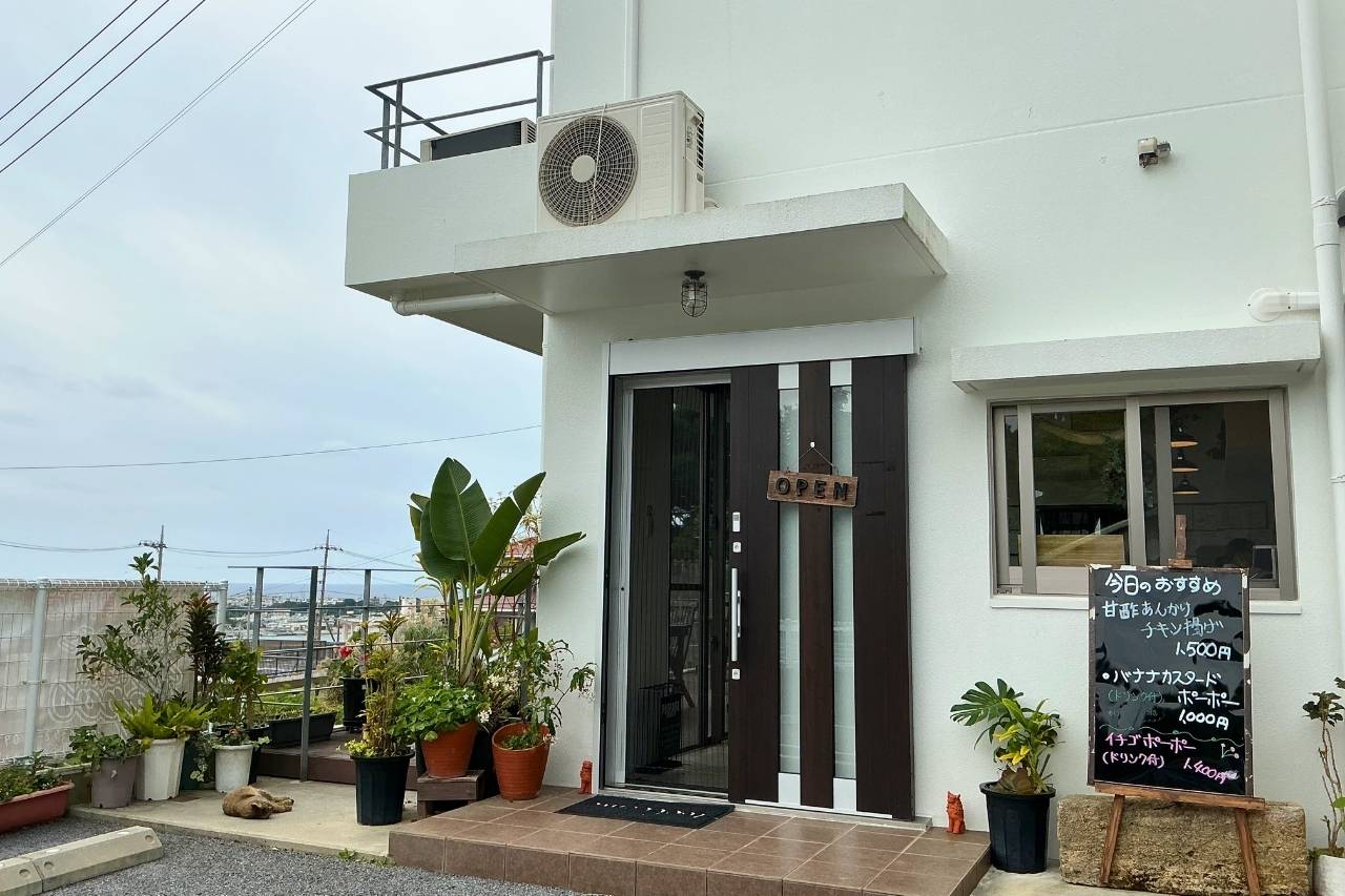 沖縄県民が愛する伝統菓子ポーポー！出来立てのおいしさと店主の温かい笑顔に包まれる「小さなキッチンRepos（ルポ）」（南城市）