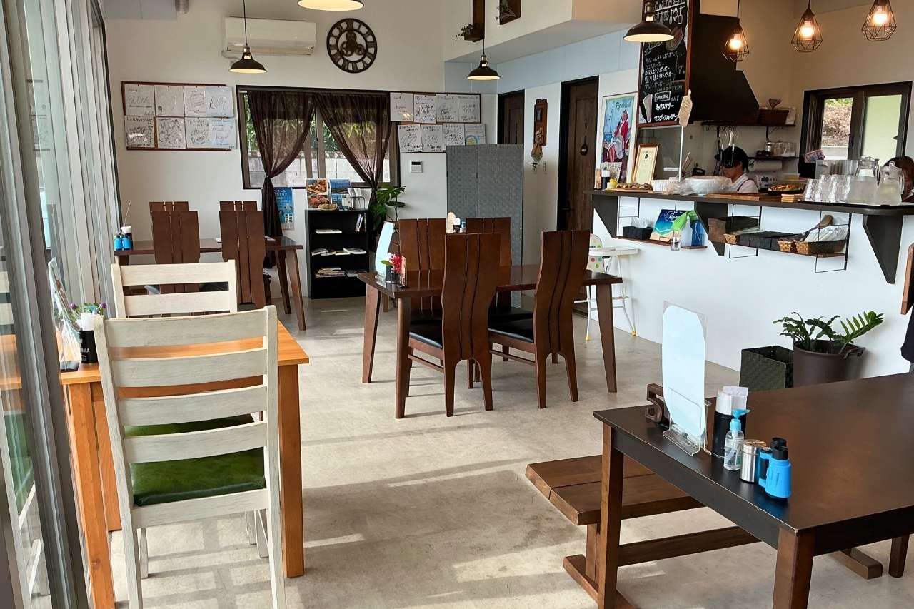 沖縄県民が愛する伝統菓子ポーポー！出来立てのおいしさと店主の温かい笑顔に包まれる「小さなキッチンRepos（ルポ）」（南城市）