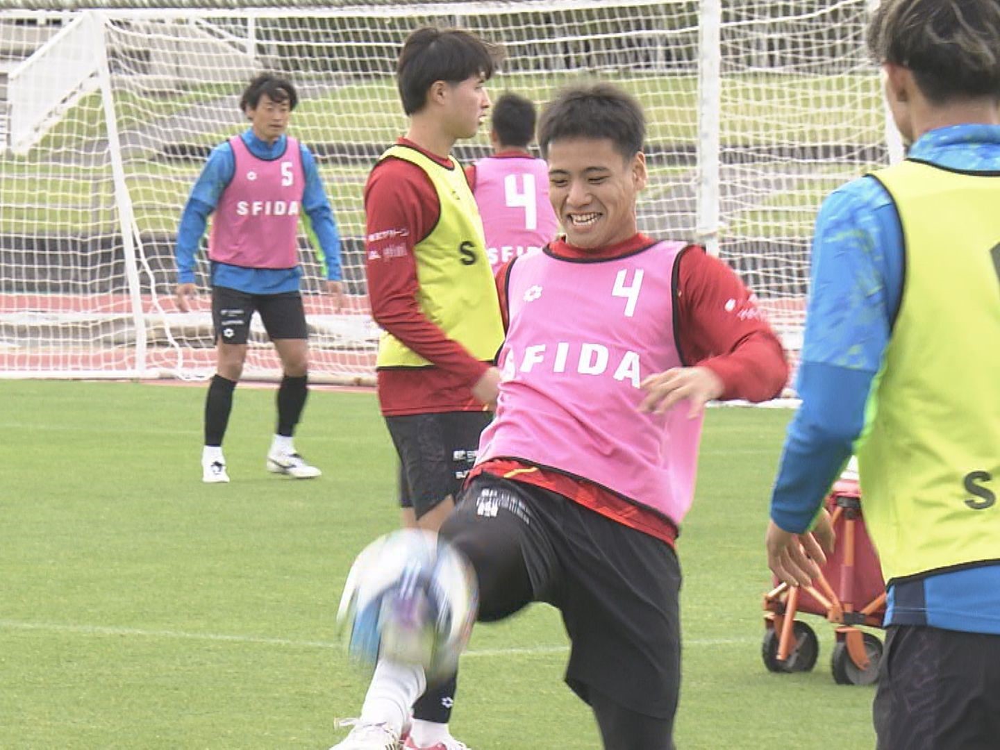 【ベンガラの誇り集結！FC琉球 選手名鑑2026】うるま市出身の生え抜き選手が誓うプロの覚悟！MF志慶眞巧洋