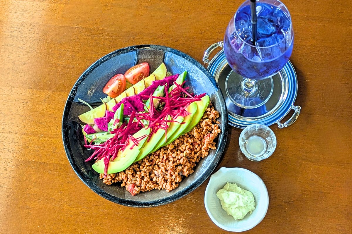 目にも鮮やか！心ほどける「ブッダボウル」を味わいたい！グルテンフリーの癒しカフェ「Cafe icoi（カフェ イコイ）」【南城市】