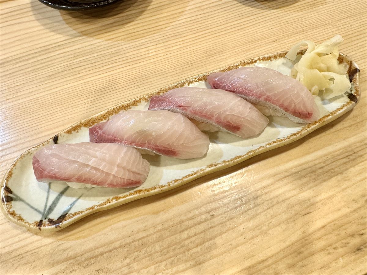 寿司をつまみに飲むならここ！ホッピーと寿司で一人乾 杯！ 那覇市東町 「足立屋 東町店」