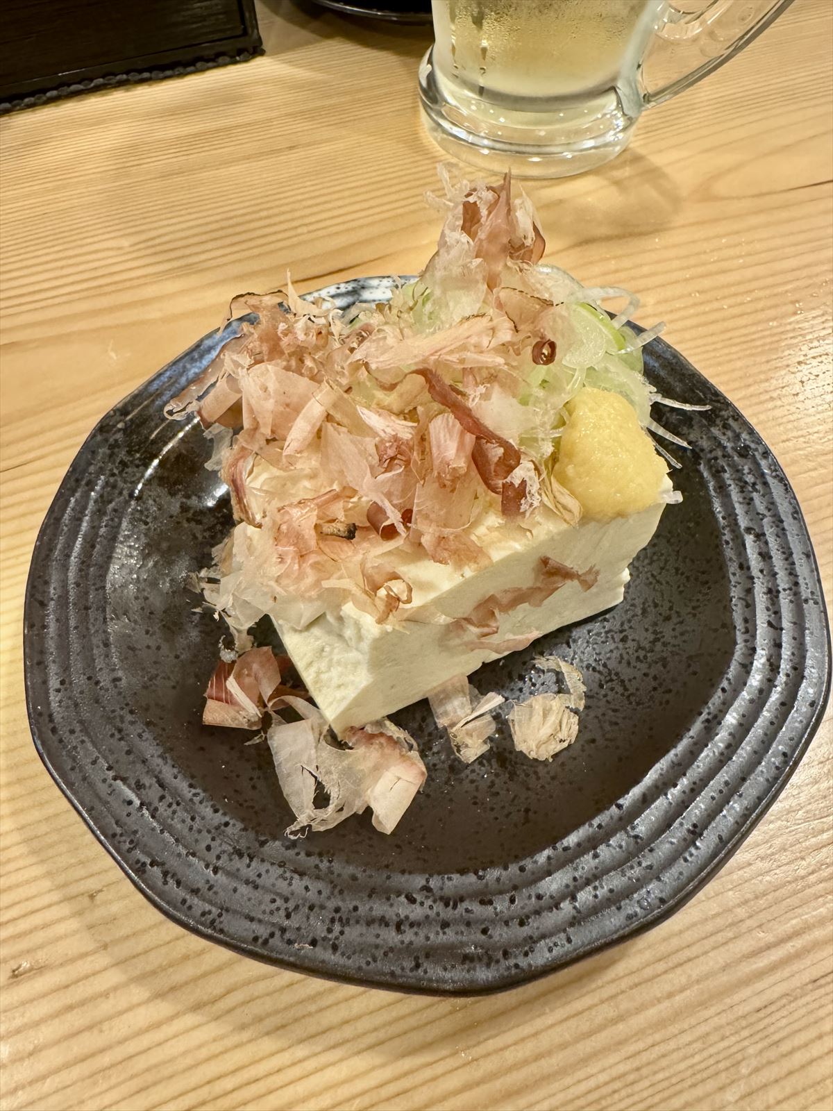 寿司をつまみに飲むならここ！ホッピーと寿司で一人乾 杯！ 那覇市東町 「足立屋 東町店」