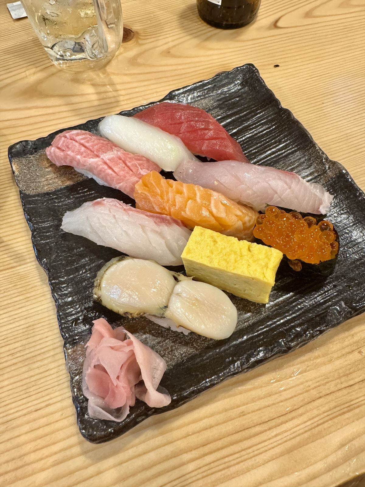 寿司をつまみに飲むならここ！ホッピーと寿司で一人乾 杯！ 那覇市東町 「足立屋 東町店」