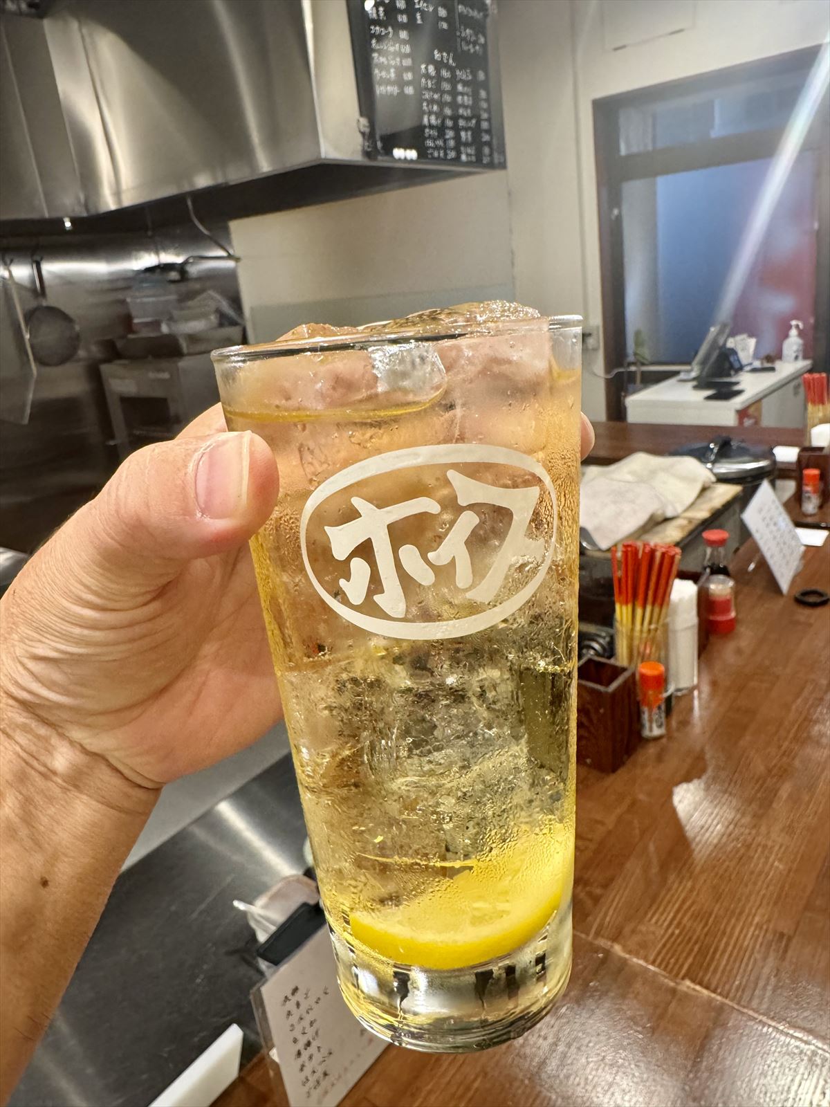 沖縄であのお酒が楽しめる！？生まれ変わったあのやきとん屋で、気軽に立ち飲み！ 那覇市大道 「立ち飲み 処 串豚＋（プラス）」～キャンヒロユキの「とー、飲み歩きやってみよう」〜