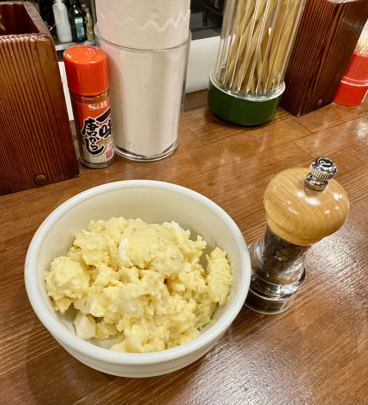 沖縄であのお酒が楽しめる！？生まれ変わったあのやきとん屋で、気軽に立ち飲み！ 那覇市大道 「立ち飲み 処 串豚＋（プラス）」～キャンヒロユキの「とー、飲み歩きやってみよう」〜