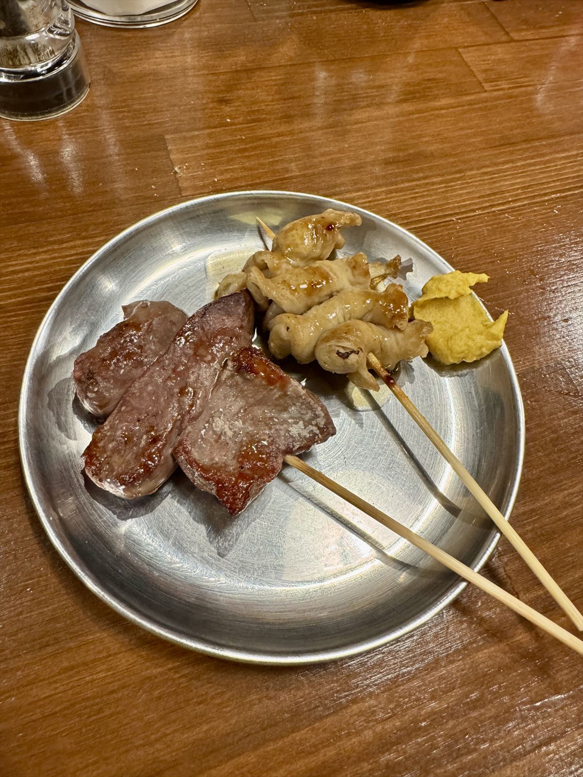 沖縄であのお酒が楽しめる！？生まれ変わったあのやきとん屋で、気軽に立ち飲み！ 那覇市大道 「立ち飲み 処 串豚＋（プラス）」～キャンヒロユキの「とー、飲み歩きやってみよう」〜