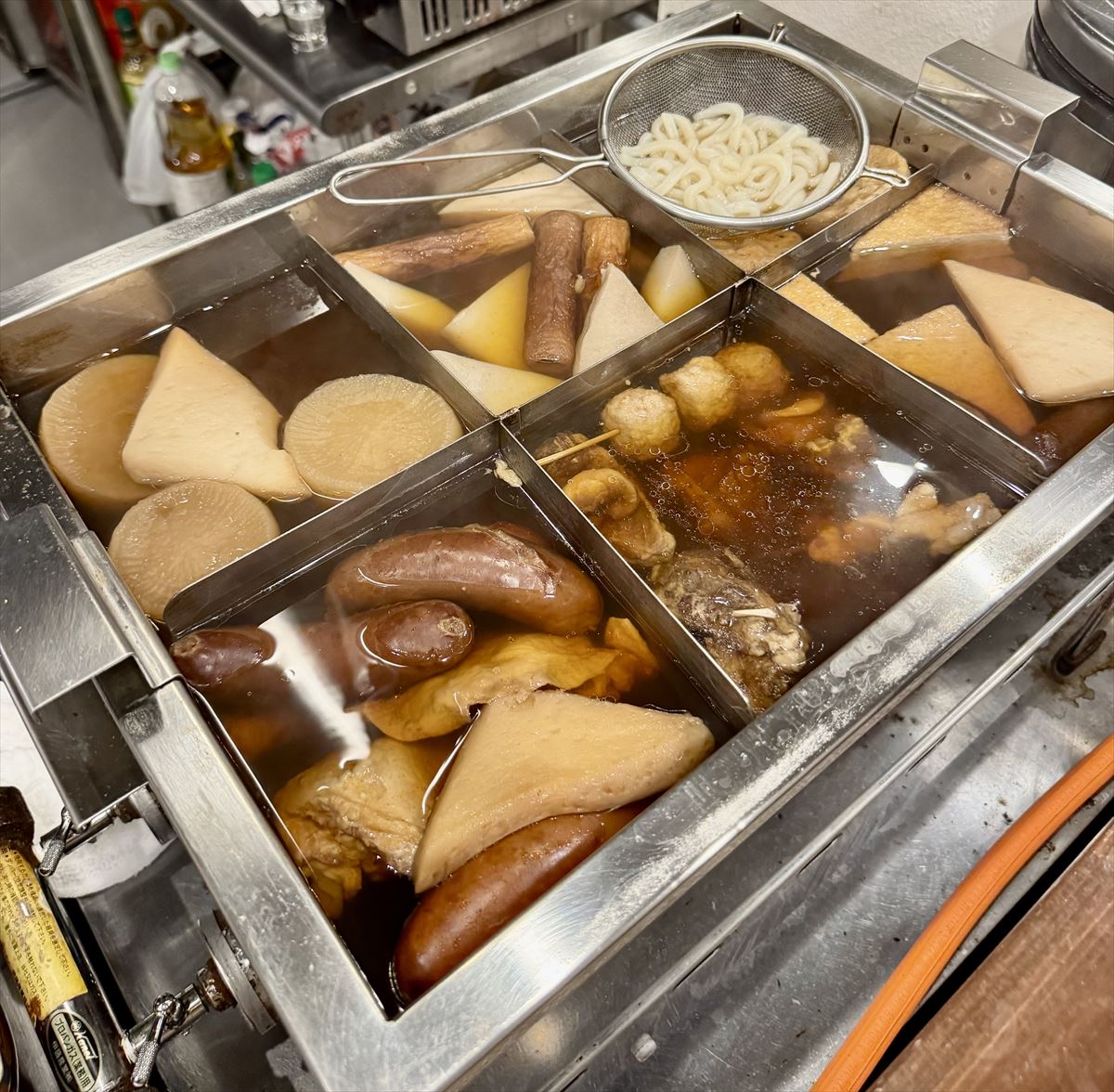 沖縄であのお酒が楽しめる！？生まれ変わったあのやきとん屋で、気軽に立ち飲み！ 那覇市大道 「立ち飲み 処 串豚＋（プラス）」～キャンヒロユキの「とー、飲み歩きやってみよう」〜