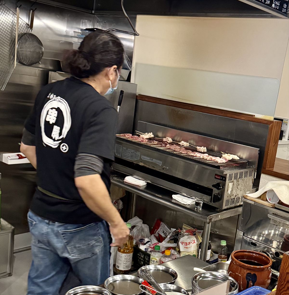 沖縄であのお酒が楽しめる！？生まれ変わったあのやきとん屋で、気軽に立ち飲み！ 那覇市大道 「立ち飲み 処 串豚＋（プラス）」～キャンヒロユキの「とー、飲み歩きやってみよう」〜