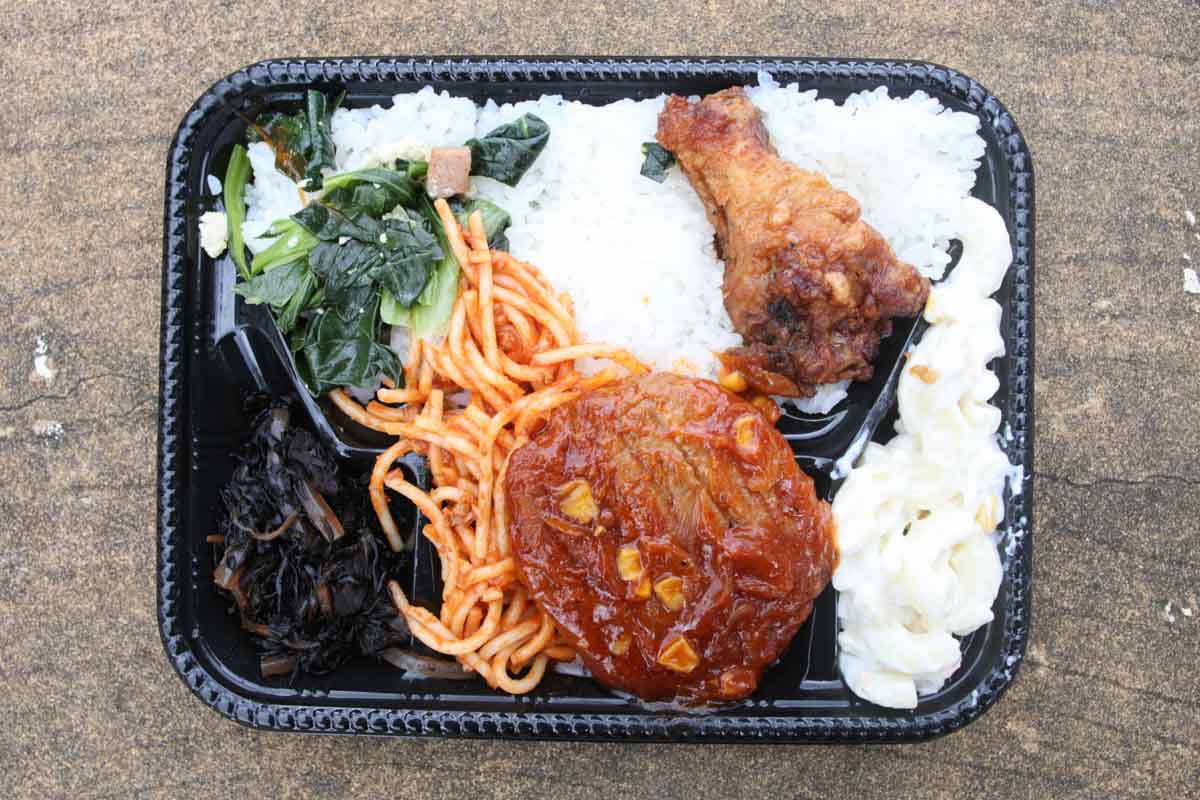 安くてうまくてボリューミー！一度食べたら虜になる！「むんじゅる弁当」のうちなーの味が織りなす至福のランチタイム（那覇市）